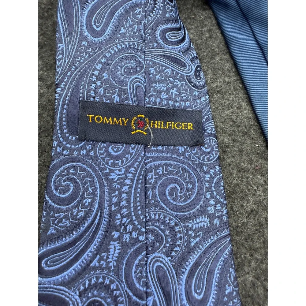 Tommy Hilfiger Mens Blue Paisley Silk Necktie Classic Business Formal Tie